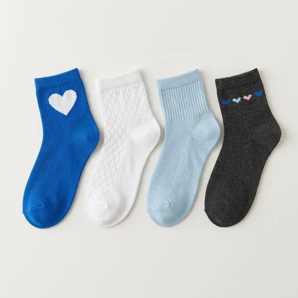 Medias de niña azules, blancas y grises